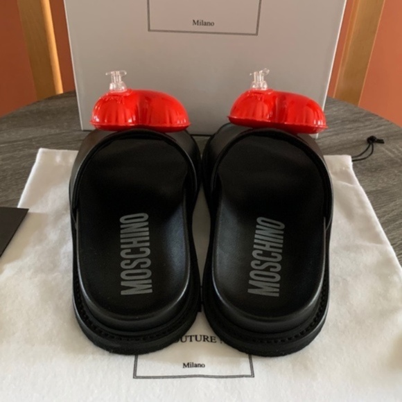 MOSCHINO Inflatable Heart Slides - Picture 5 of 8